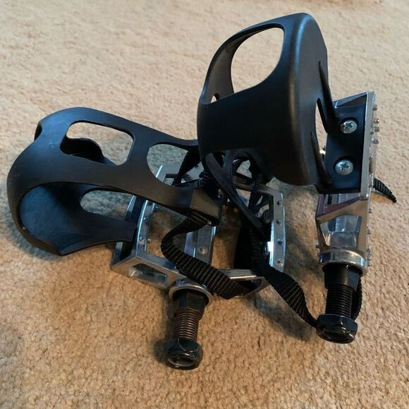 JG Toe Clip Bicycle Pedals With Straps - Picture 6 of 7